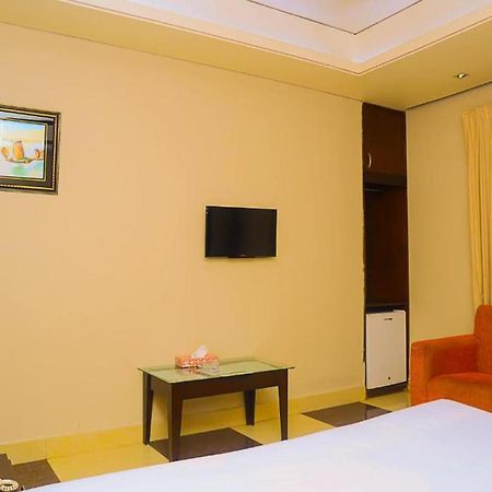 Hotel Royal Living Hotel & Suites Chittagong Luaran gambar